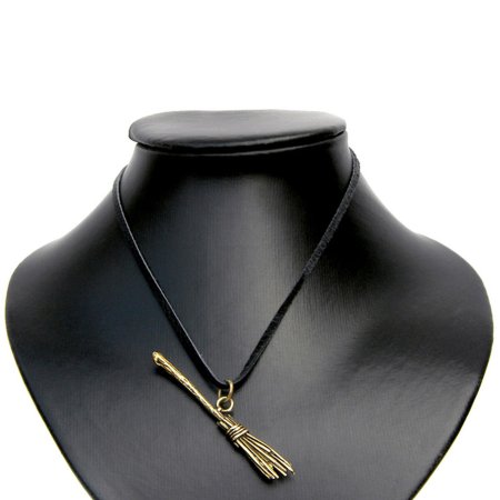 Кулон метла