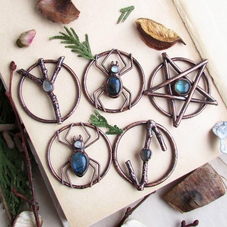 Украшения в ведьминском стиле