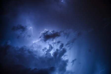 Темно синее небо
