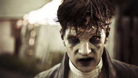 Лицо зомби из фильма