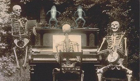 Скелет за пианино