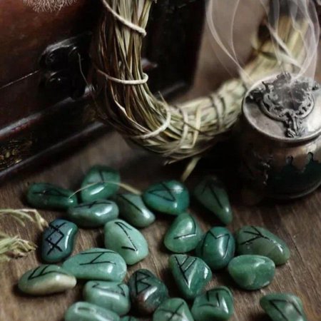 Руны из нефрита