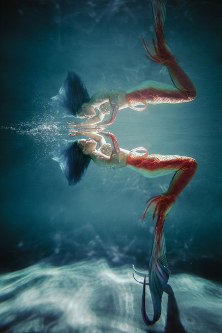 Русалка под водой
