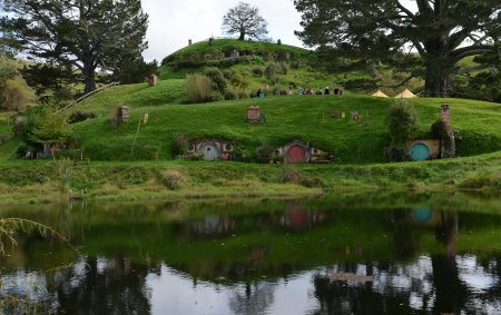 Деревня хоббитон в новой зеландии