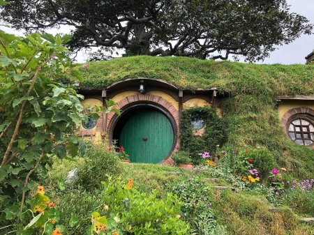 Деревня хоббитон в новой зеландии