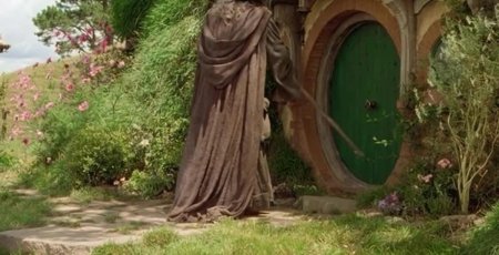 Дом хоббита из властелина колец и гэндальф
