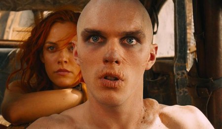 Николас холт безумный макс