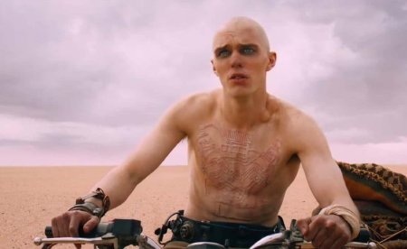 Николас холт безумный макс