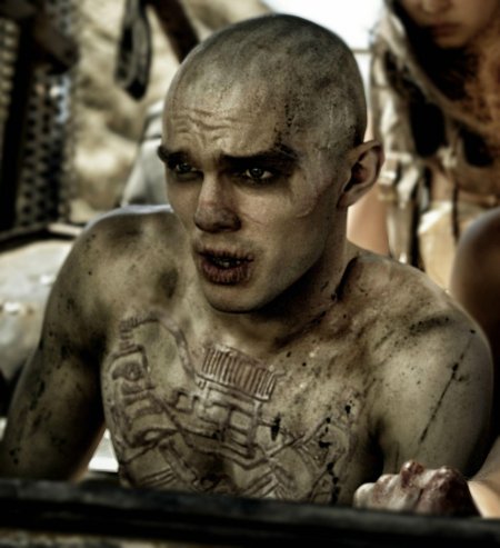 Николас холт безумный макс