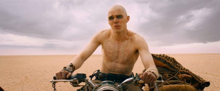 Николас холт безумный макс