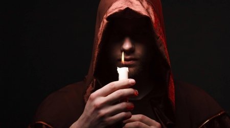 Монах в позе лотоса