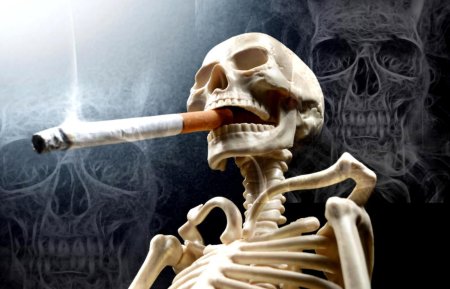 Скелет с сигаретой