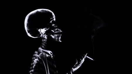 Скелет с сигаретой