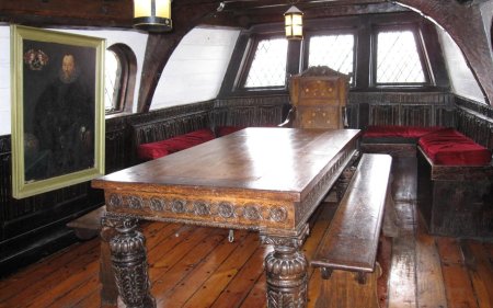 Капитанская каюта пиратского корабля века