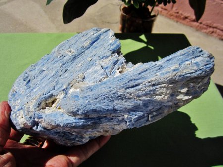 Кианит дистен