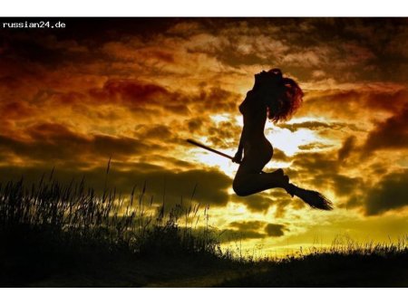 Ведьма летит на метле