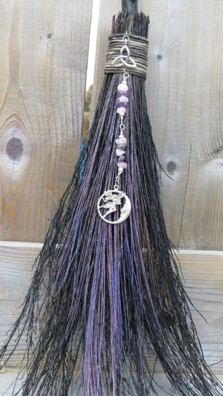 Метла оберег