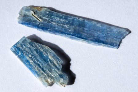 Кианит камень