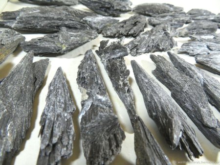 Кианит ведьмина метла