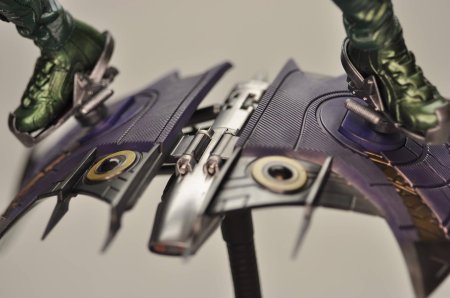 Фигурка зеленого гоблина от хот тойс