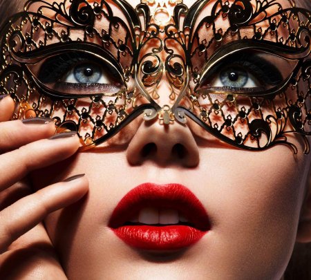 Красивая маска