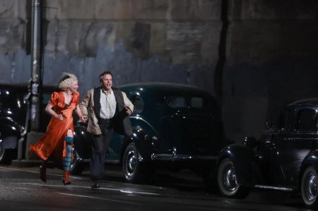 Мэгги джилленхол