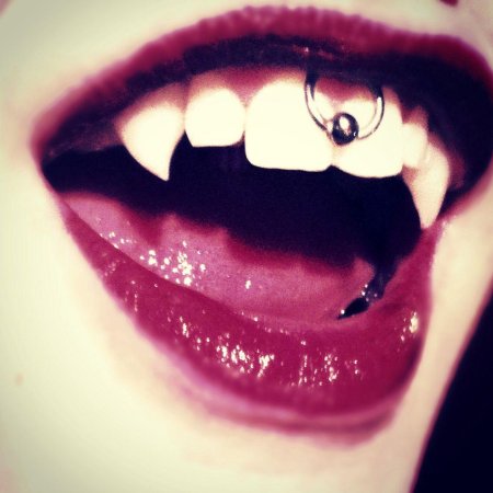 Пирсинг на зубах