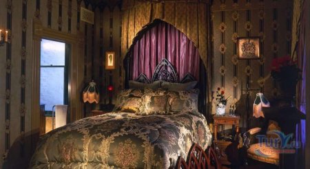 Комната в викторианском стиле готика