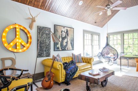 Желтый диван честерфилд