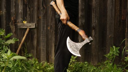 Топор ручной работы