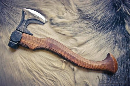 Топор ручной работы