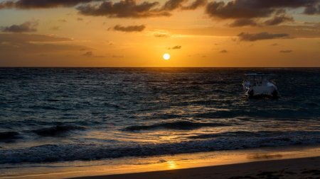 Закат в море