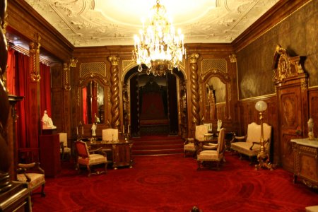 Замок пелеш внутри