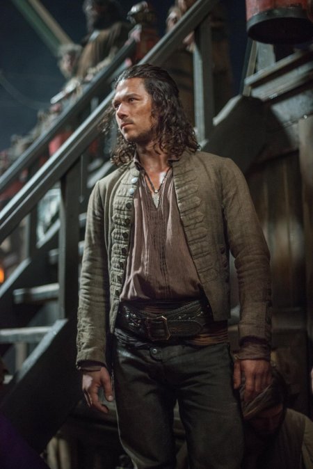 Люк арнольд черные паруса