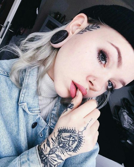 Красивые девушки с пирсингом