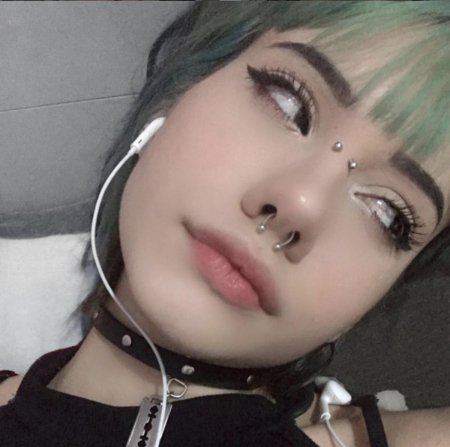 Девушка пирсинг