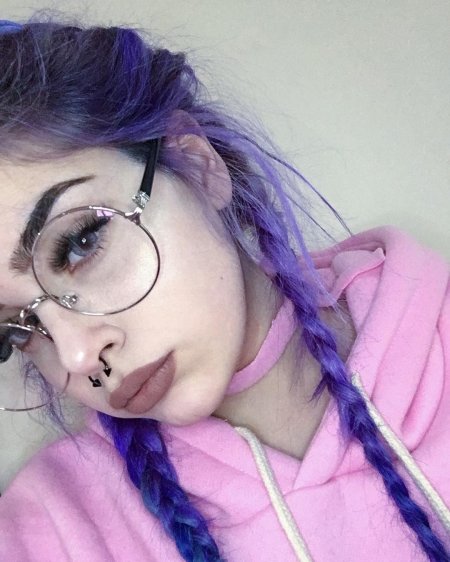 Девушки с фиолетовыми волосами