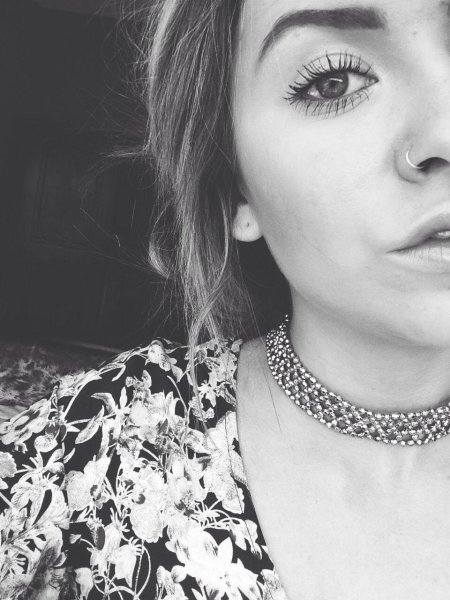 Чокер бижутерии