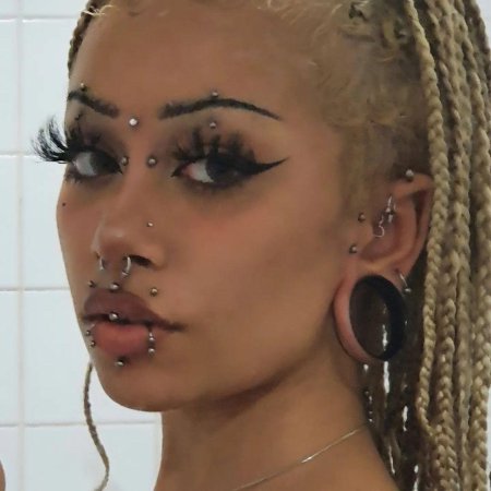 Пирсинг девушки