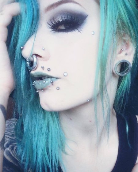 Пирсинг в губах