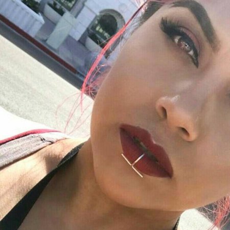 Губа пирсинг