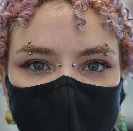 Пирсинг бровей