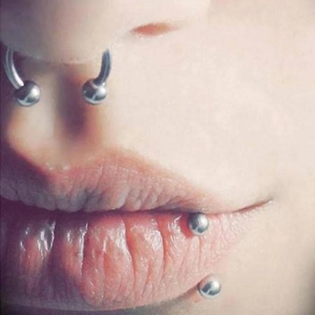 Пирсинг губы септум