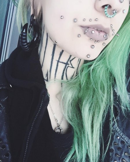 Красивые девушки с пирсингом