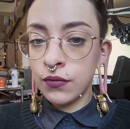 Бровь пирсинг