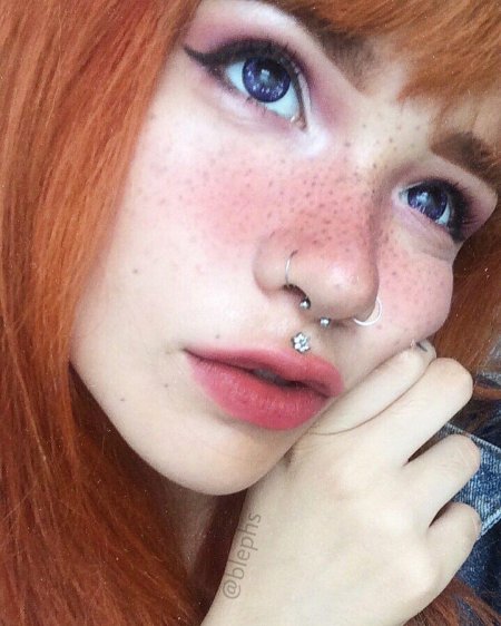 Красивый пирсинг на лице