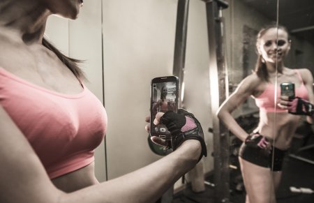 Тренер фитнес селфи зеркало