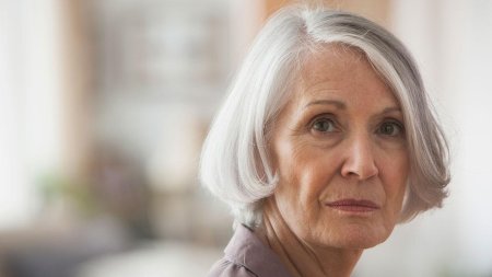 Пожилая женщина