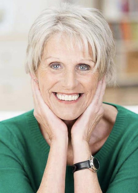 Короткая стрижка для пожилой женщины