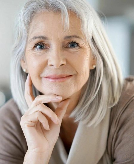 Женщина в возрасте красивая